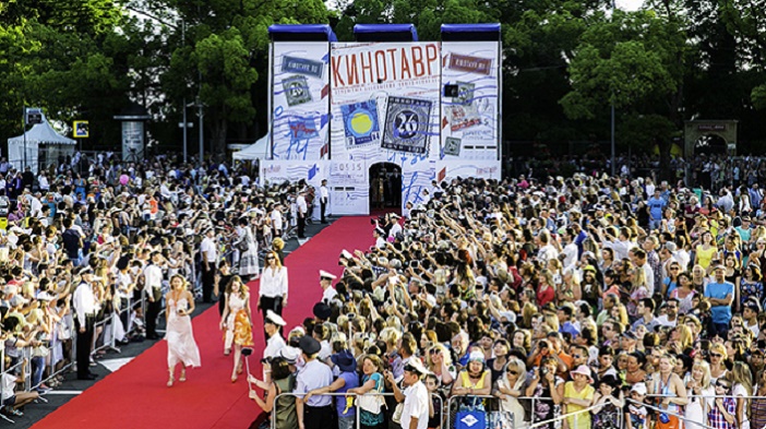 6-13 июня: Открытый Российский кинофестиваль  «Кинотавр» (Сочи)